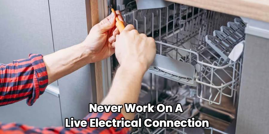 Never Work On A
Live Electrical Connection