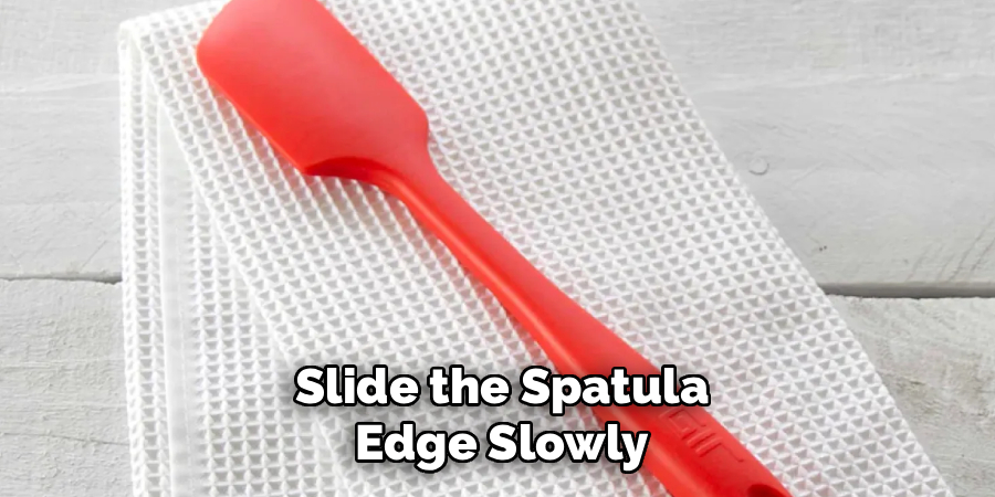Slide the Spatula
Edge Slowly